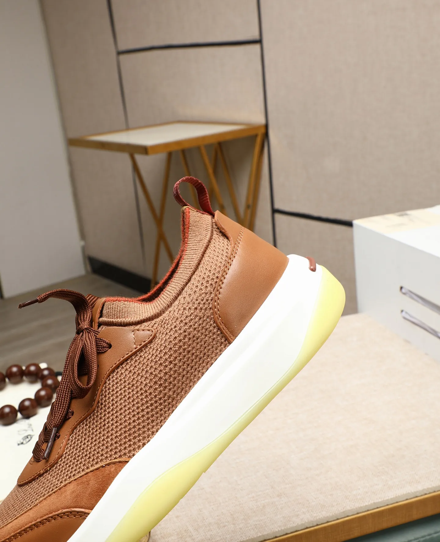 Men's shoes 💰620 🔥𝐥𝐨𝐫𝐨 𝐏𝐢𝐚𝐧𝐚 lp classic loafers, an Italian treasure brand, the only brand that can match Hermès! Only after wearing it do we realize that we can’t live up to our feet. The upper is made of imported first-layer cowhide with breathable fly-knit fabric, water-dyed cowhide foot pads, and the official original glass rubber outsole and pendant. Exclusive original packaging (tag ➕ brand paper ➕ outer box ➕ hand bag) code number: 38-44. Can be customized 45-46